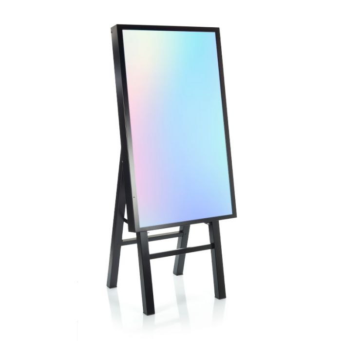 Tótem multimedia NewPort 50" de una cara para interiores con el monitor QM50C